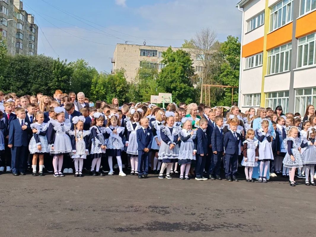 Батыр Эмеев: "Именно в школе зарождаются мечты!" Батыр Эмеев: "Именно в школе зарождаются мечты!"