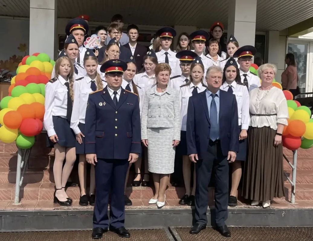 Сотрудники следственного управления по Республике Мордовия приняли участие в праздничных линейках ко Дню знаний и напутствовали кадет Сотрудники следственного управления по Республике Мордовия приняли участие в праздничных линейках ко Дню знаний и напутствовали кадет