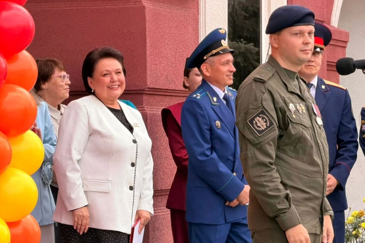Наталья Долматова приняла участие в мероприятиях по случаю начала учебного года Наталья Долматова приняла участие в мероприятиях по случаю начала учебного года