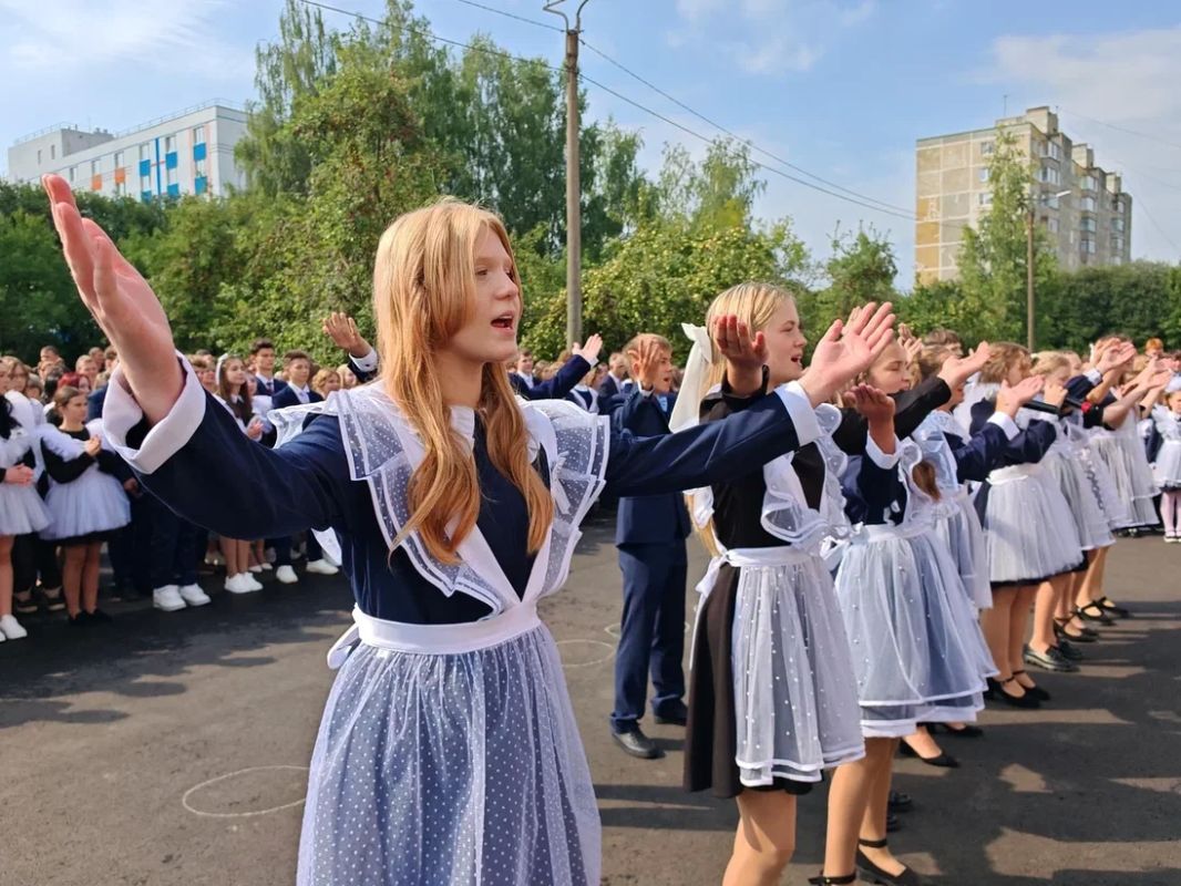 Батыр Эмеев: "Именно в школе зарождаются мечты!" Батыр Эмеев: "Именно в школе зарождаются мечты!"
