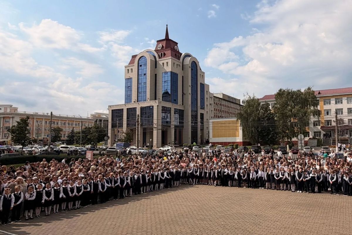 Наталья Долматова приняла участие в мероприятиях по случаю начала учебного года Наталья Долматова приняла участие в мероприятиях по случаю начала учебного года