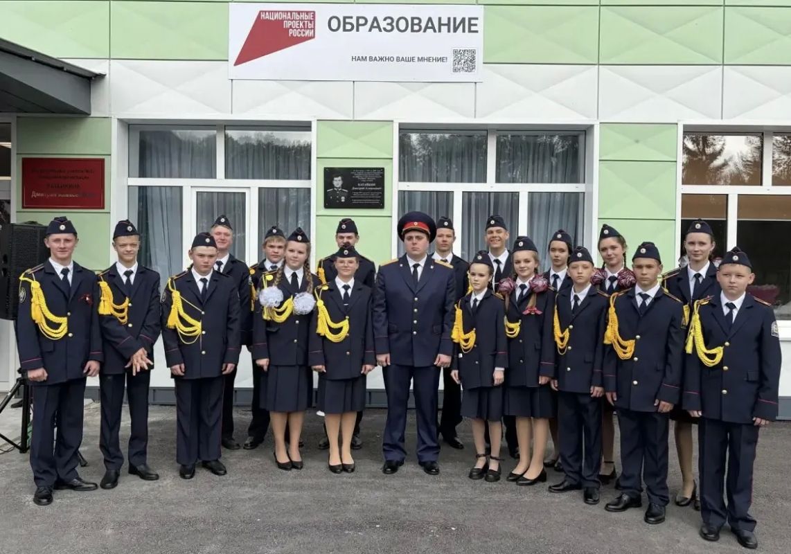 Сотрудники следственного управления по Республике Мордовия приняли участие в праздничных линейках ко Дню знаний и напутствовали кадет Сотрудники следственного управления по Республике Мордовия приняли участие в праздничных линейках ко Дню знаний и напутствовали кадет