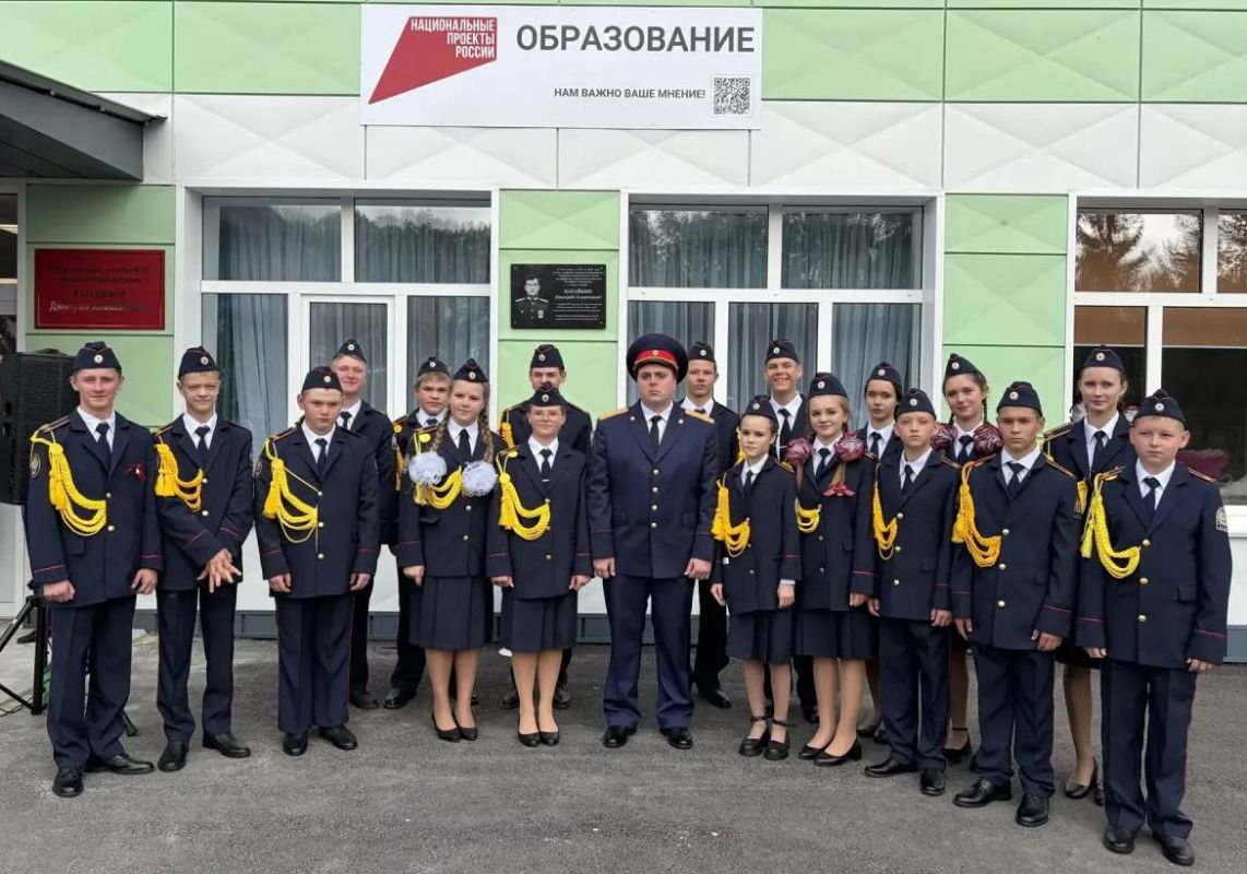 Сотрудники следственного управления по Республике Мордовия приняли участие в праздничных линейках ко Дню знаний и напутствовали кадет Сотрудники следственного управления по Республике Мордовия приняли участие в праздничных линейках ко Дню знаний и напутствовали кадет