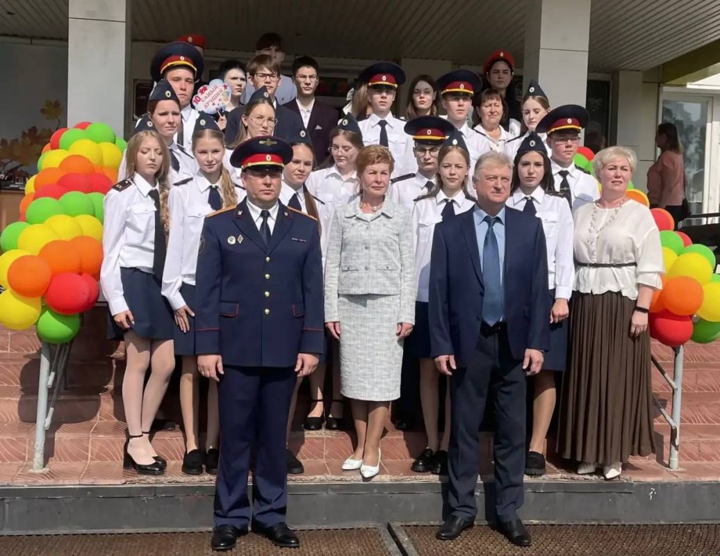Сотрудники следственного управления по Республике Мордовия приняли участие в праздничных линейках ко Дню знаний и напутствовали кадет Сотрудники следственного управления по Республике Мордовия приняли участие в праздничных линейках ко Дню знаний и напутствовали кадет