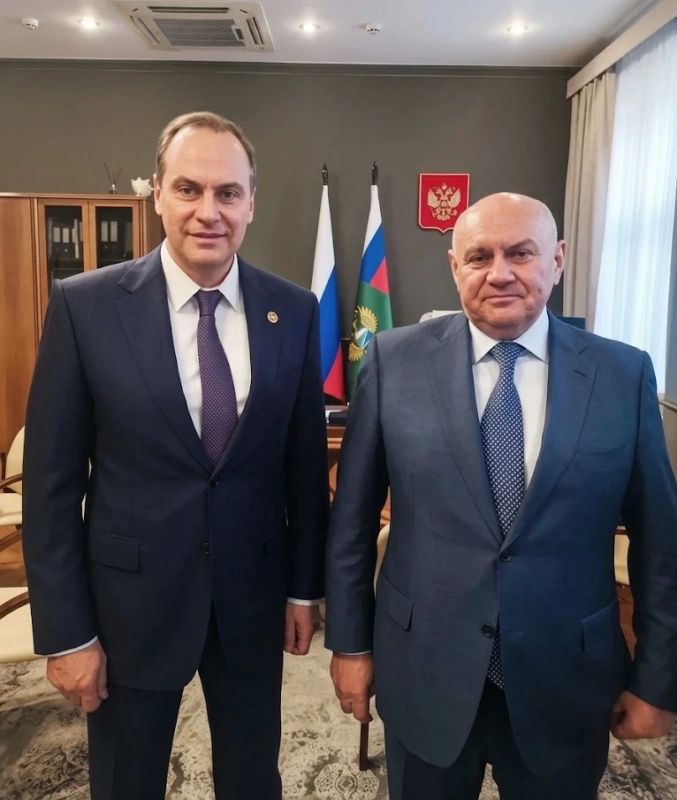 Артём Здунов: #рабочаявстреча. С первым заместителем министра природных ресурсов и экологии РФ Джамбулатом Хатуовым обсудили создание в Мордовии современной инфраструктуры по обращению с твердыми коммунальными отходами Артём Здунов: #рабочаявстреча. С первым заместителем министра природных ресурсов и экологии РФ Джамбулатом Хатуовым обсудили создание в Мордовии современной инфраструктуры по обращению с твердыми коммунальными отходами