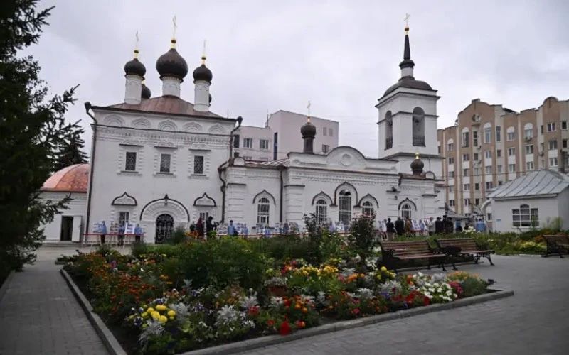 Колокольный звон плывёт над республикой