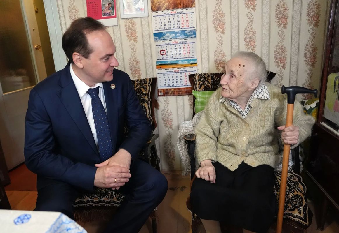 Артём Здунов: Сегодня приехали в гости и поздравили Прасковью Константиновну Миронову со 100-летием! Артём Здунов: Сегодня приехали в гости и поздравили Прасковью Константиновну Миронову со 100-летием!