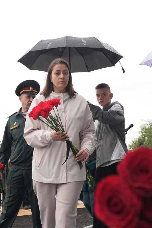 Артём Здунов: Вместе с родными и близкими, сыном Егором, боевыми товарищами почтили память нашего героя - Игоря Паничкина… Сегодня ему бы исполнилось 36 лет… Героически защищал Родину Артём Здунов: Вместе с родными и близкими, сыном Егором, боевыми товарищами почтили память нашего героя - Игоря Паничкина… Сегодня ему бы исполнилось 36 лет… Героически защищал Родину