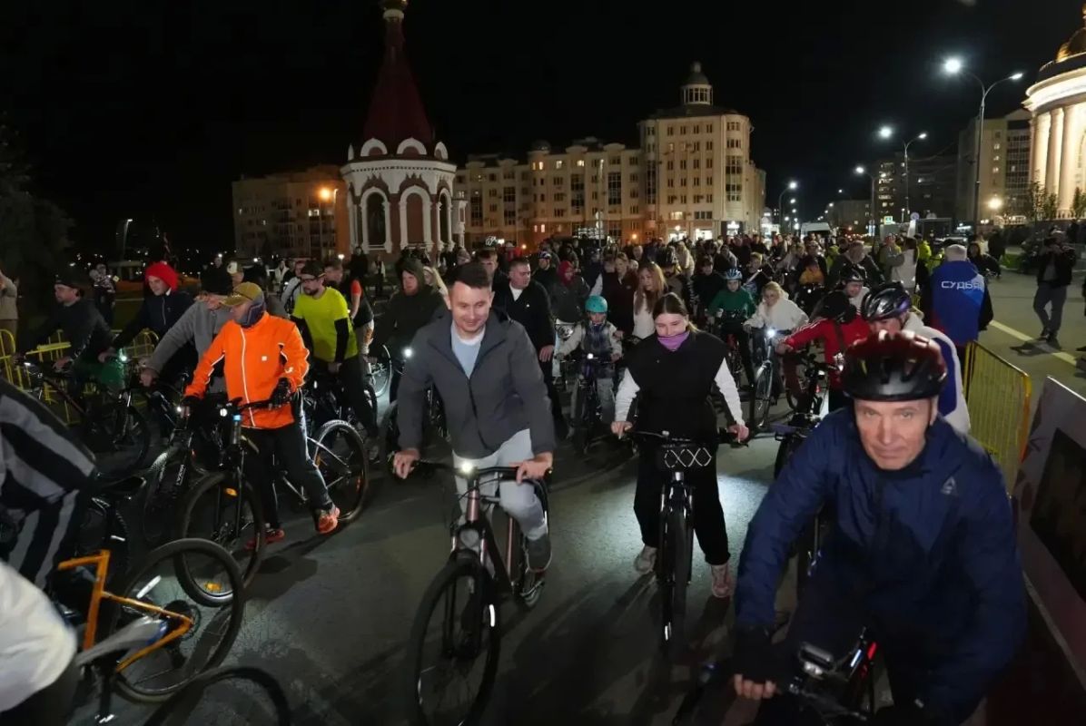 14 сентября в Саранске прошёл третий велопробег «Путешествуе.М на двух колёсах» 14 сентября в Саранске прошёл третий велопробег «Путешествуе.М на двух колёсах»