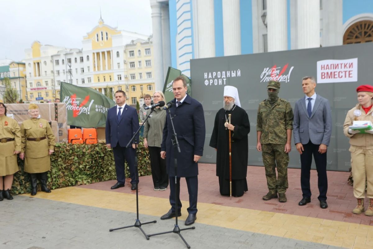 Сегодня у стен главного храма республики, собралось больше сотни человек, от бравых ветеранов СВО до шумных кадетов и серьезных предпринимателей Сегодня у стен главного храма республики, собралось больше сотни человек, от бравых ветеранов СВО до шумных кадетов и серьезных предпринимателей