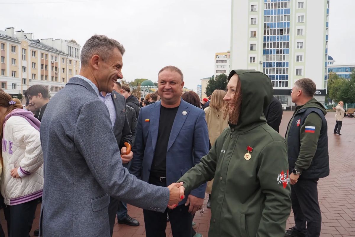 Артём Здунов: На Соборной площади, у Кафедрального собора святого праведного воина Феодора Ушакова освятили и отправили в добрый путь гумпомощь нашим бойцам Артём Здунов: На Соборной площади, у Кафедрального собора святого праведного воина Феодора Ушакова освятили и отправили в добрый путь гумпомощь нашим бойцам