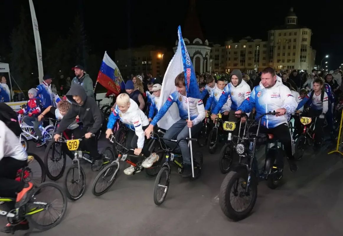 14 сентября в Саранске прошёл третий велопробег «Путешествуе.М на двух колёсах» 14 сентября в Саранске прошёл третий велопробег «Путешествуе.М на двух колёсах»
