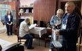 В Саранске, как и в других городах, избирательные участки работают в полную силу, а для тех, кому непросто добраться до участка, есть возможность проголосовать из дома