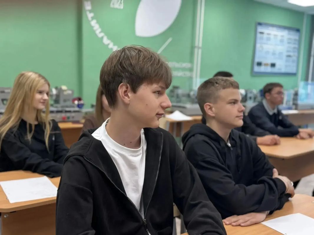 В ГБПОУ РМ «Торбеевский колледж мясной и молочной промышленности им. Ю.В. Тутукова» прошёл урок по безопасности дорожного движения на тему: «Цена невнимательности: последствия ДТП и первая помощь» В ГБПОУ РМ «Торбеевский колледж мясной и молочной промышленности им. Ю.В. Тутукова» прошёл урок по безопасности дорожного движения на тему: «Цена невнимательности: последствия ДТП и первая помощь»