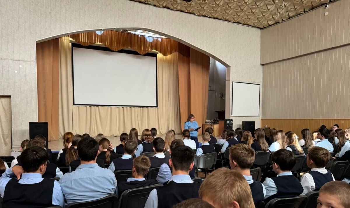 В целях правового просвещения и профилактики преступлений с использованием информационно-телекоммуникационных технологий помощник прокурора Октябрьского района г. Саранска Оксана Любишина провела встречи с обучающимися... В целях правового просвещения и профилактики преступлений с использованием информационно-телекоммуникационных технологий помощник прокурора Октябрьского района г. Саранска Оксана Любишина провела встречи с обучающимися...