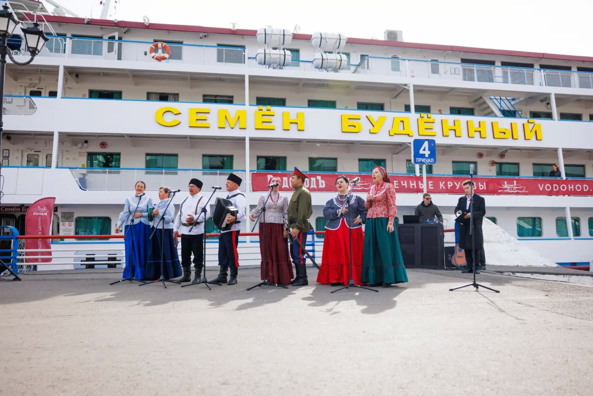 В Саратове стартовала XXV Международная этнокультурная экспедиция-фестиваль «Волга – река мира» В Саратове стартовала XXV Международная этнокультурная экспедиция-фестиваль «Волга – река мира»