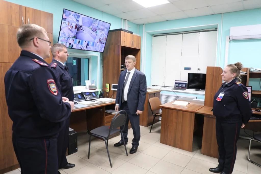 Руководитель МВД по Республике Мордовия провел личный прием граждан в Ардатовском районе Руководитель МВД по Республике Мордовия провел личный прием граждан в Ардатовском районе