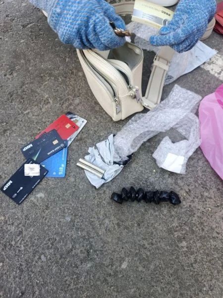 В Саранске к 8 годам лишения свободы приговорена виновная в покушении на незаконный сбыт наркотиков в особо крупном размере, маскировавшаяся под расклейщицу объявлений В Саранске к 8 годам лишения свободы приговорена виновная в покушении на незаконный сбыт наркотиков в особо крупном размере, маскировавшаяся под расклейщицу объявлений