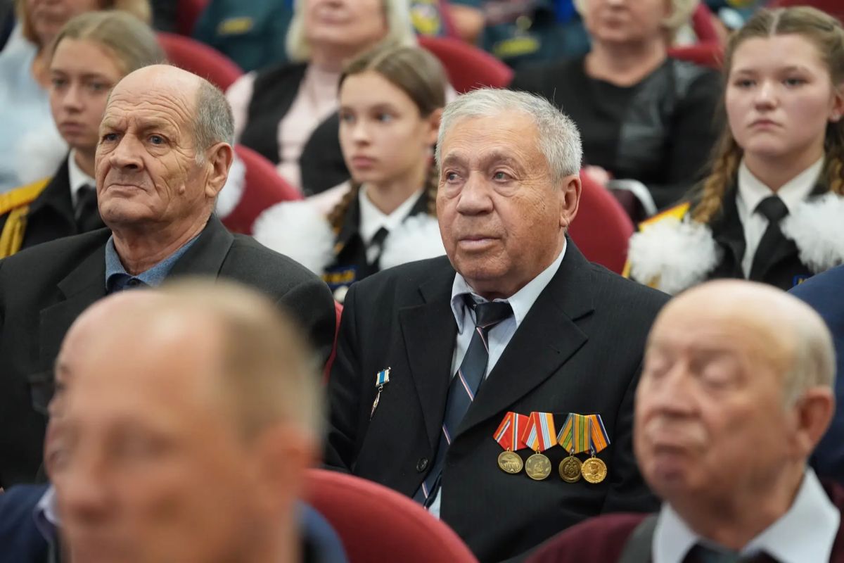 Артём Здунов: Поблагодарили сотрудников службы гражданской обороны, личный состав МЧС Республики Мордовия за безупречную работу, готовность прийти на помощь в любую минуту, личное мужество и верность долгу Артём Здунов: Поблагодарили сотрудников службы гражданской обороны, личный состав МЧС Республики Мордовия за безупречную работу, готовность прийти на помощь в любую минуту, личное мужество и верность долгу