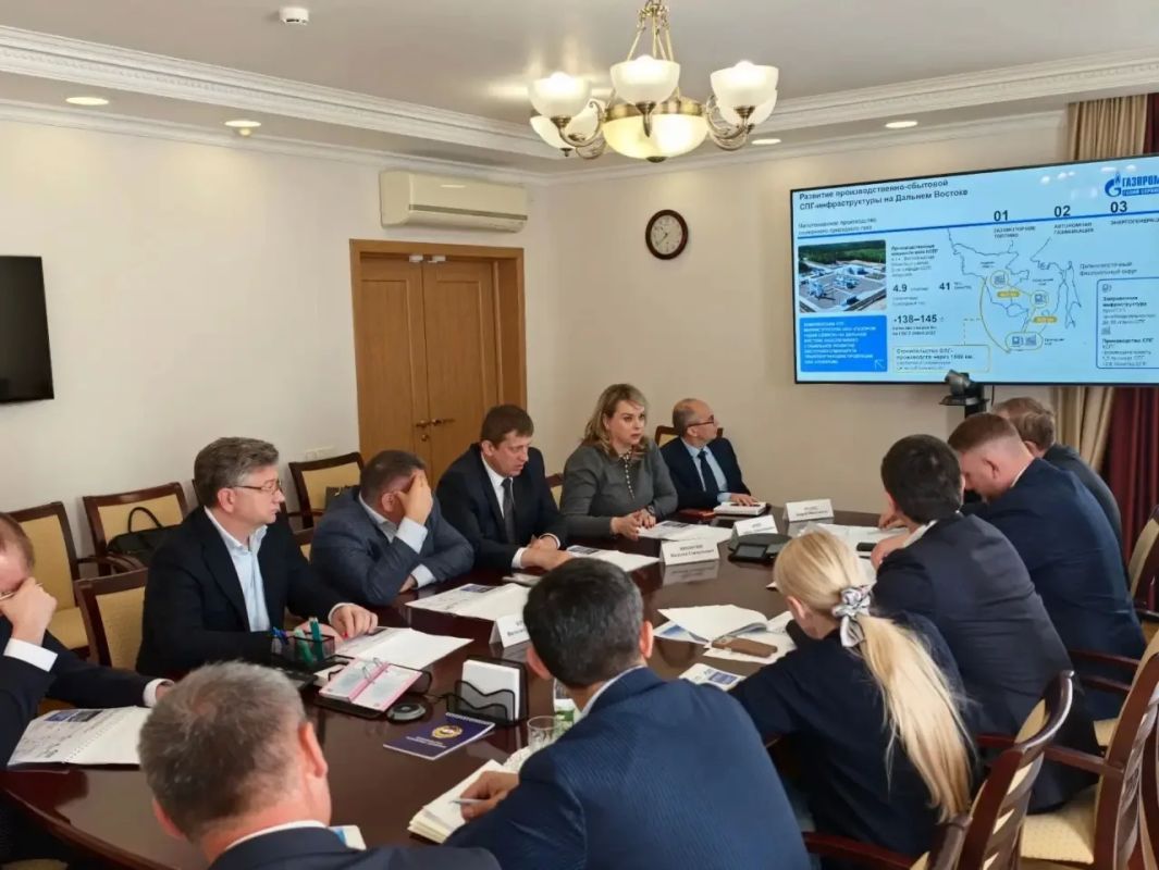 Сегодня с коллегами из ПАО «Газпром» и дочерних предприятий во главе с советником заместителя Председателя Правления — начальника Департамента Константином Кравченко обсудили новое для Мордовии направление — использование... Сегодня с коллегами из ПАО «Газпром» и дочерних предприятий во главе с советником заместителя Председателя Правления — начальника Департамента Константином Кравченко обсудили новое для Мордовии направление — использование...