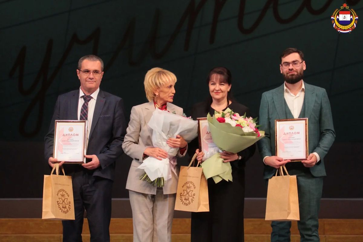 Сегодня в Театре оперы и балета в Саранске собрались самые мудрые, самые внимательные и самые добрые - наша гордость, наши учителя Сегодня в Театре оперы и балета в Саранске собрались самые мудрые, самые внимательные и самые добрые - наша гордость, наши учителя