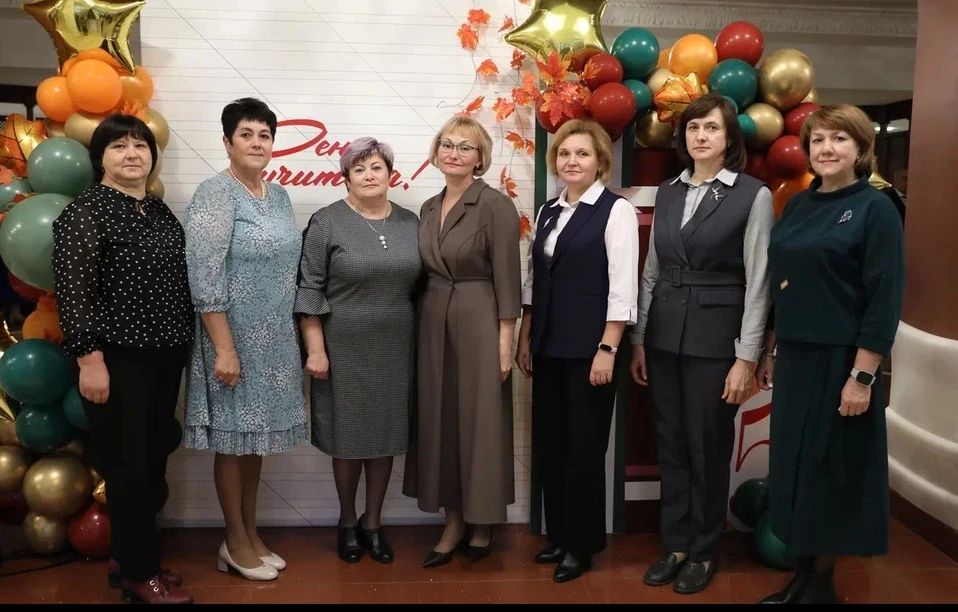 Фоторепортаж с торжественного мероприятия, посвящённого Дню учителя Фоторепортаж с торжественного мероприятия, посвящённого Дню учителя