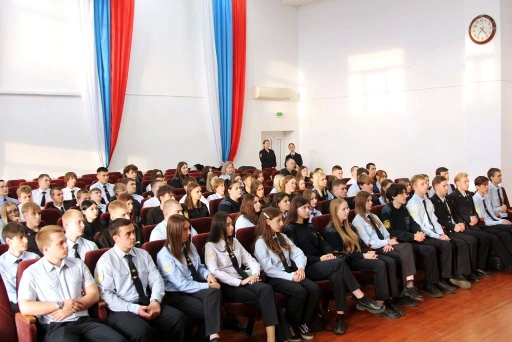 В Мордовии полицейские и общественники провели профориентационную встречу со старшекурсниками правовой академии В Мордовии полицейские и общественники провели профориентационную встречу со старшекурсниками правовой академии