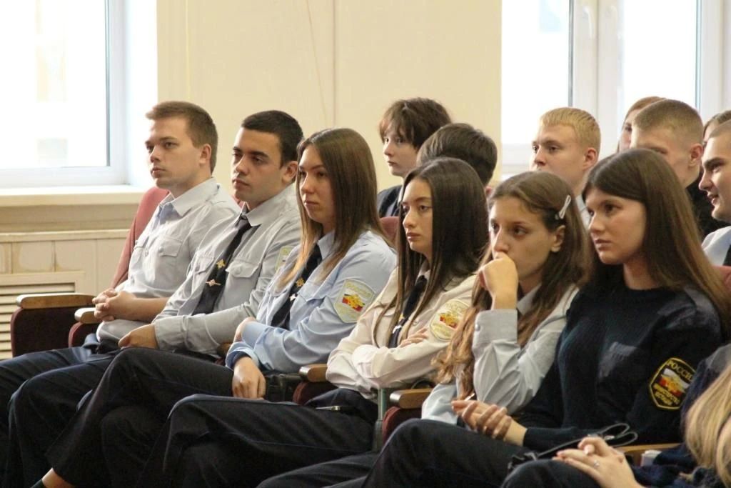 В Мордовии полицейские и общественники провели профориентационную встречу со старшекурсниками правовой академии В Мордовии полицейские и общественники провели профориентационную встречу со старшекурсниками правовой академии