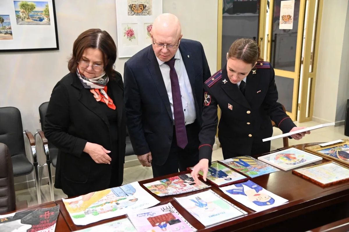 В Мордовии подведены итоги регионального этапа конкурса детского рисунка «Мои родители работают в полиции» В Мордовии подведены итоги регионального этапа конкурса детского рисунка «Мои родители работают в полиции»