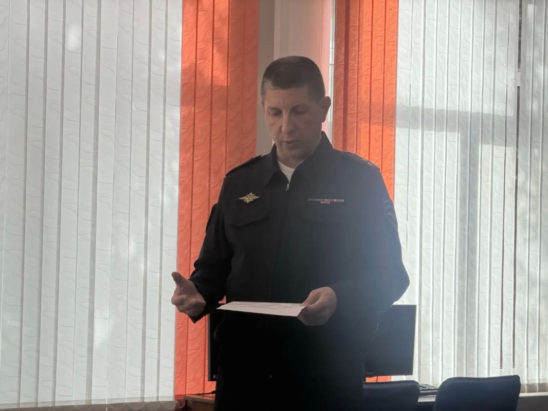 В Мордовии полицейские рассказали студентам Ичалковского педколледжа о возможности поступления в ВУЗы МВД России В Мордовии полицейские рассказали студентам Ичалковского педколледжа о возможности поступления в ВУЗы МВД России