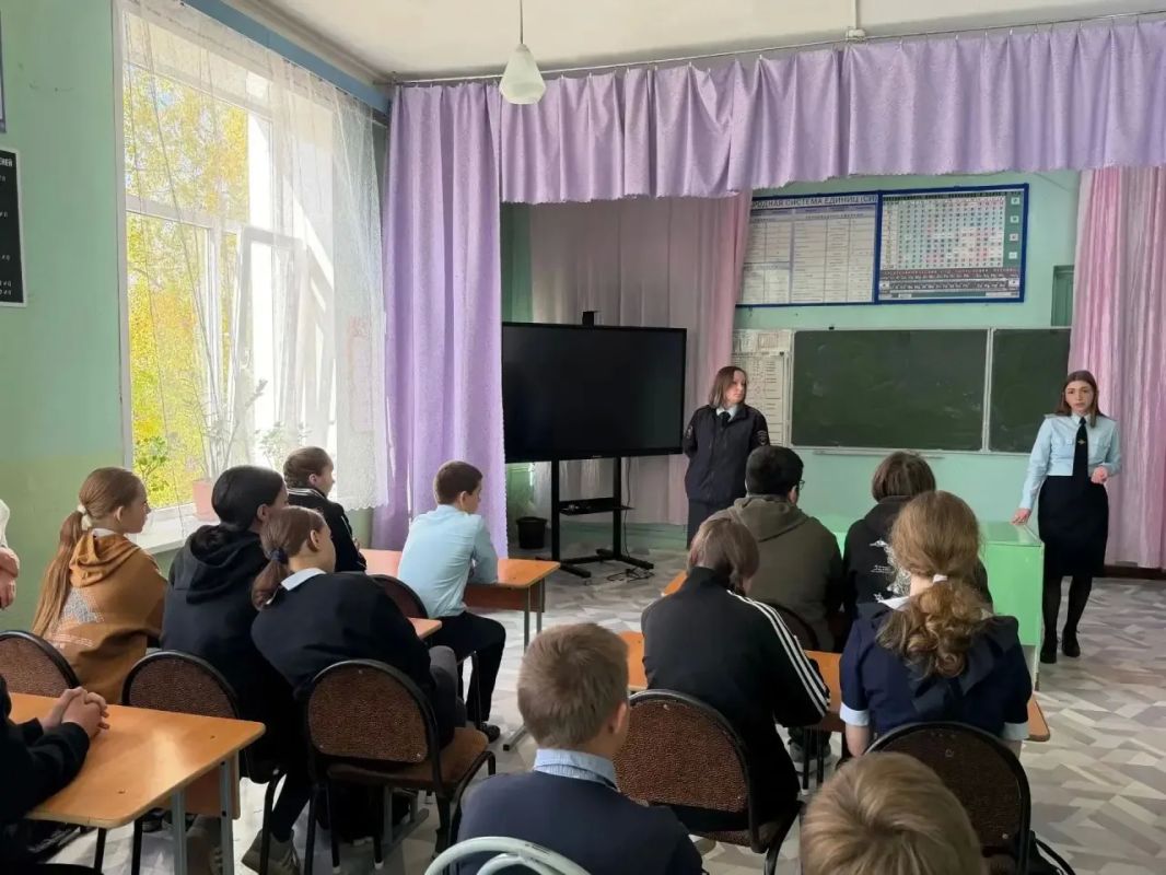 В Мордовии полицейские напомнили школьникам о правилах безопасности в сети интернет В Мордовии полицейские напомнили школьникам о правилах безопасности в сети интернет