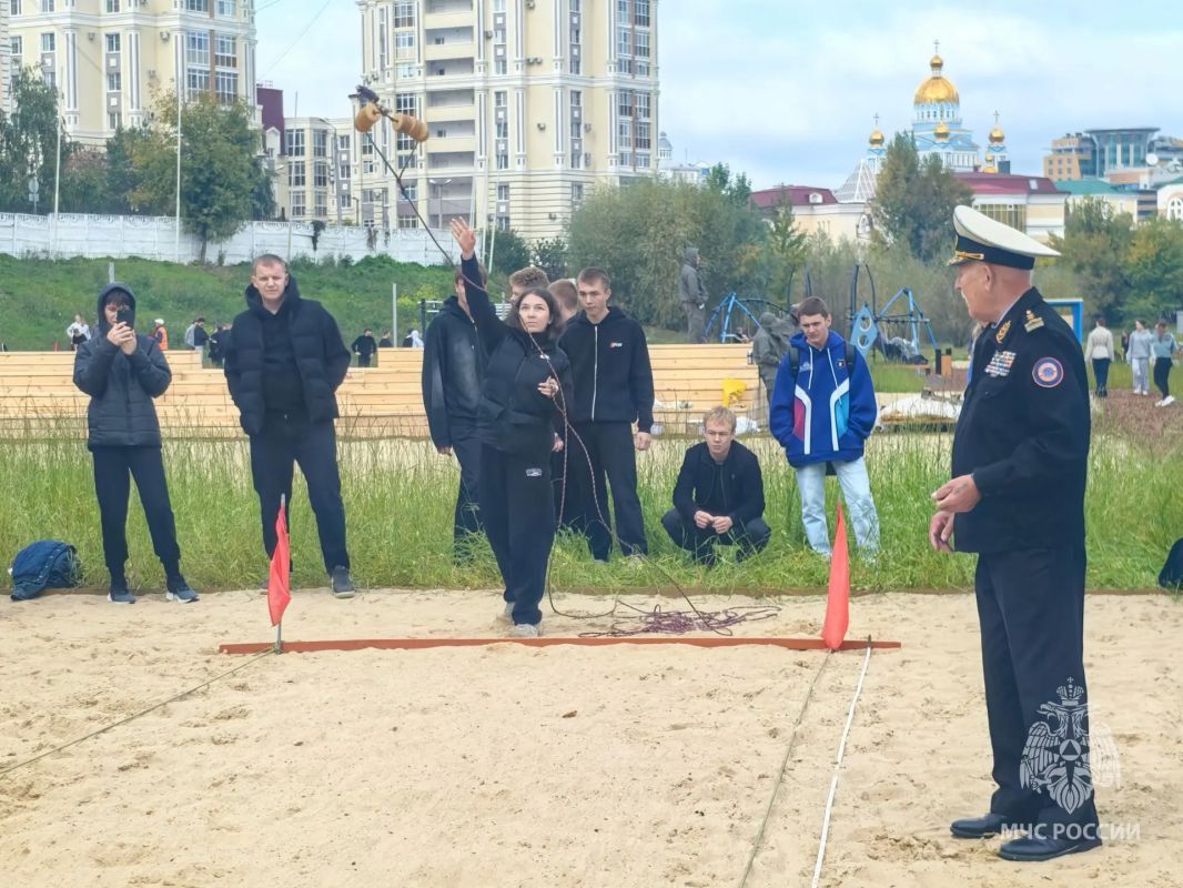 Сотрудники МЧС России приняли участие в водноспортивных соревнованиях на водоеме у стадиона «Старт» Сотрудники МЧС России приняли участие в водноспортивных соревнованиях на водоеме у стадиона «Старт»