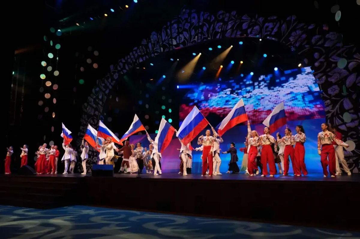 Артём Здунов: #РоссияСемьяСемей. С самыми дорогими, на самом высоком уровне - в Кремлёвском Дворце Москвы - подвели итоги первого Всероссийского конкурса «Семейная столица России»! Артём Здунов: #РоссияСемьяСемей. С самыми дорогими, на самом высоком уровне - в Кремлёвском Дворце Москвы - подвели итоги первого Всероссийского конкурса «Семейная столица России»!