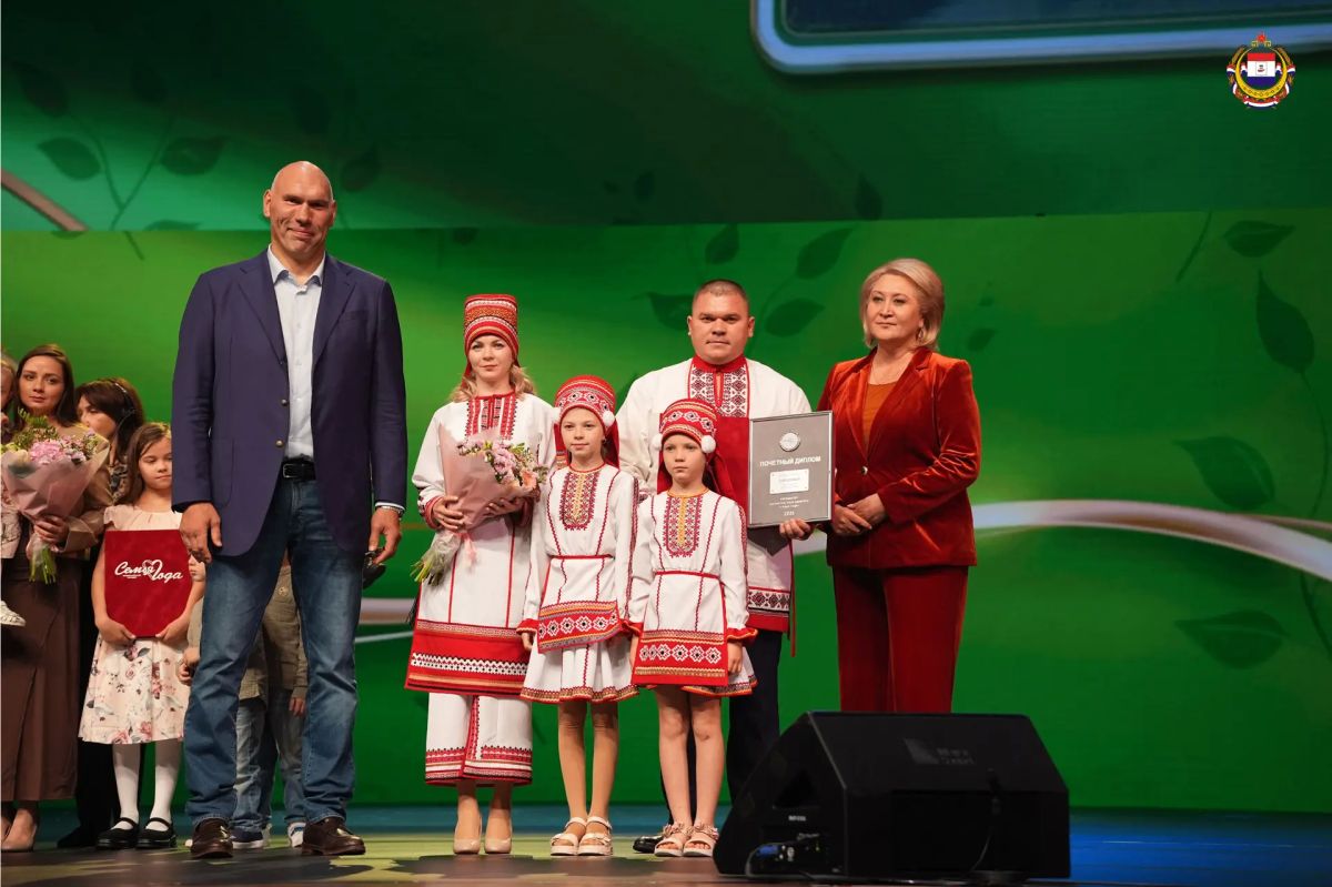 Россия – семья семей!. В Государственном Кремлёвском дворце подвели итоги Всероссийских конкурсов «Семья года – 2026» и «Семейная столица России» Россия – семья семей!. В Государственном Кремлёвском дворце подвели итоги Всероссийских конкурсов «Семья года – 2026» и «Семейная столица России»