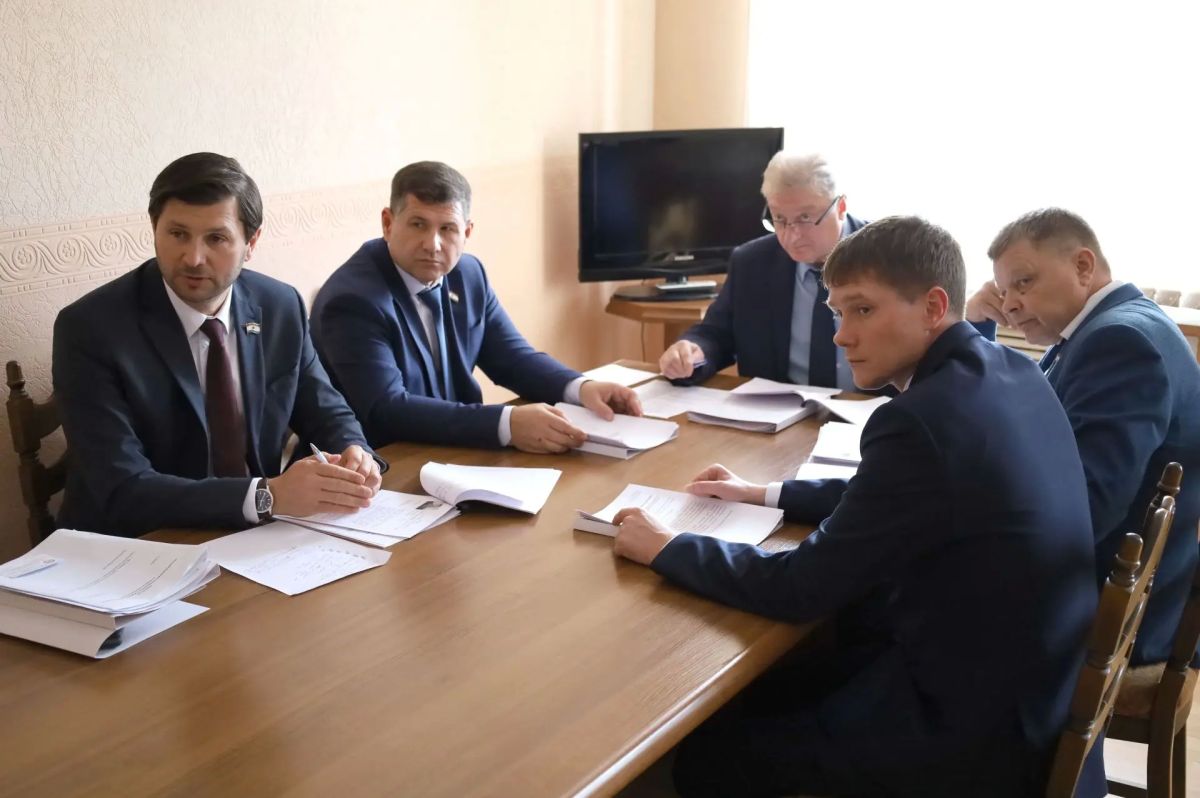 Депутатам представлены кандидаты на должности в Совете Федерации и Правительстве республики Депутатам представлены кандидаты на должности в Совете Федерации и Правительстве республики