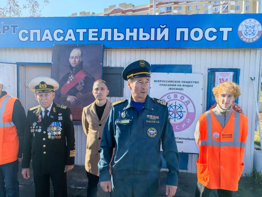 Юные спасатели почтили память Адмирала Российского флота Федора Ушакова Юные спасатели почтили память Адмирала Российского флота Федора Ушакова