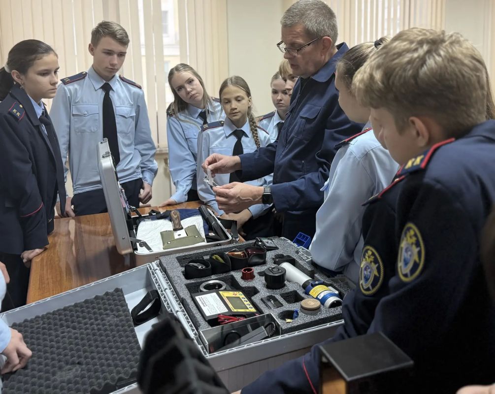В Саранске следователи-криминалисты рассказали школьникам о своей работе В Саранске следователи-криминалисты рассказали школьникам о своей работе