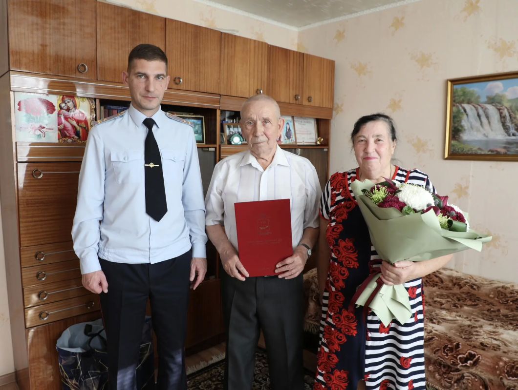 Храня преемственность поколений: в месячник пожилых людей ветерана службы поздравили с 80-летием Храня преемственность поколений: в месячник пожилых людей ветерана службы поздравили с 80-летием