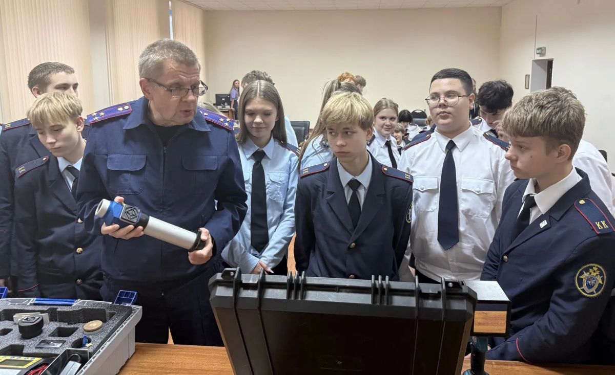 В Саранске следователи-криминалисты рассказали школьникам о своей работе В Саранске следователи-криминалисты рассказали школьникам о своей работе