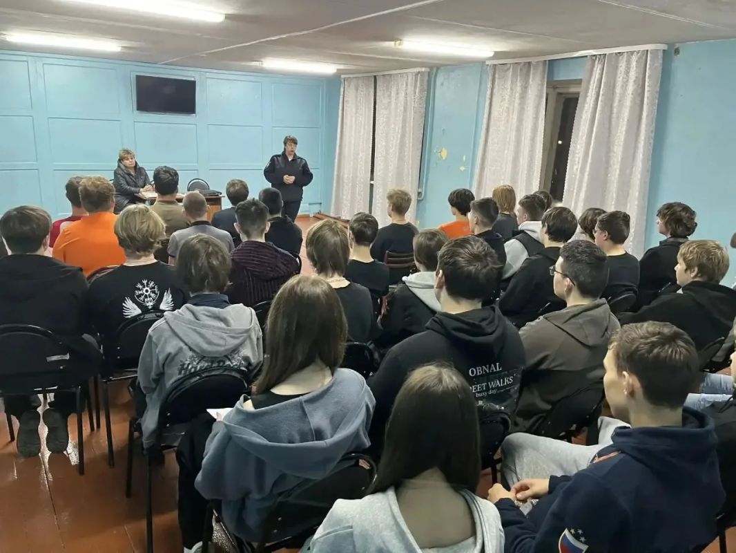 В Мордовии сотрудники полиции проводят встречи с детьми и родителями В Мордовии сотрудники полиции проводят встречи с детьми и родителями