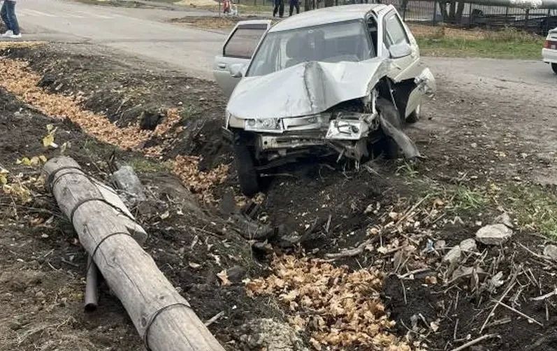 Водитель «ВАЗа» погиб после наезда на опоры освещения и связи в Торбеевском районе