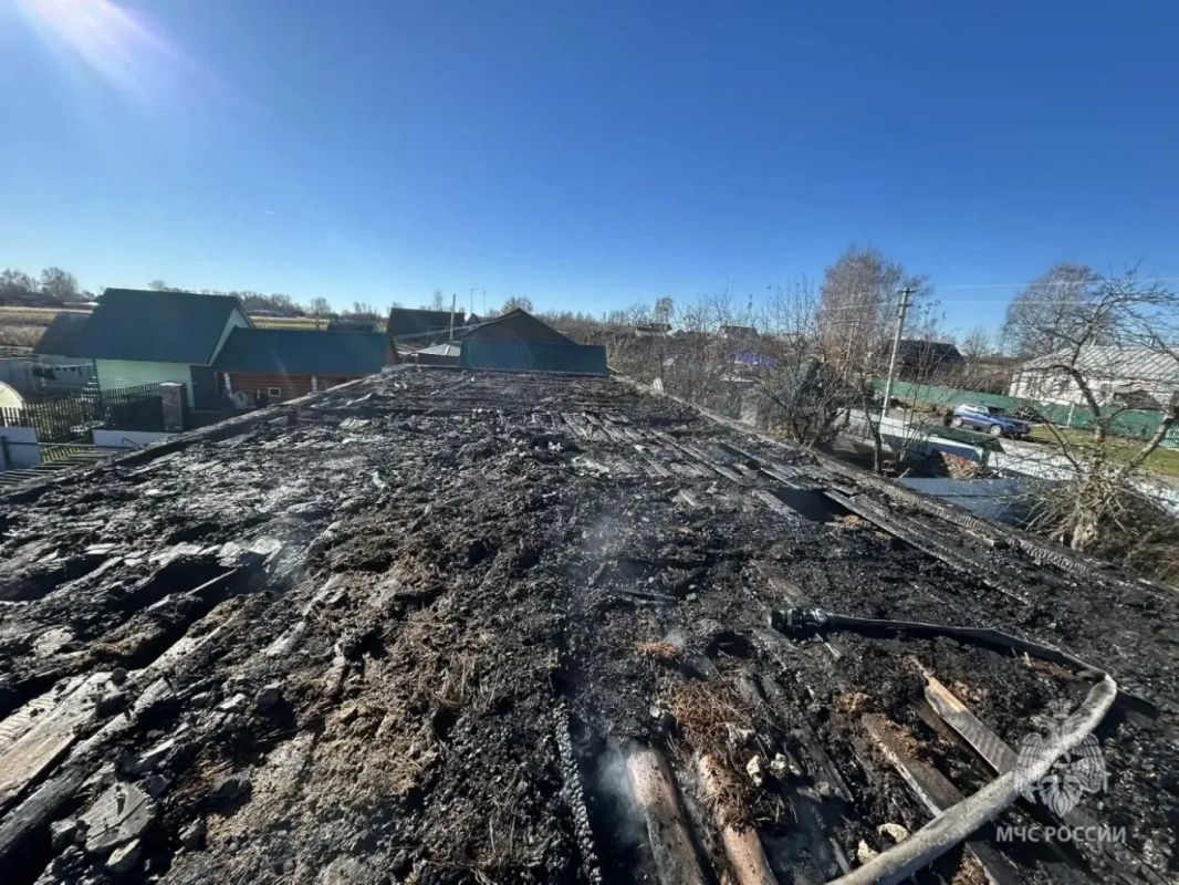 Огнеборцы потушили пожар в частном секторе Огнеборцы потушили пожар в частном секторе