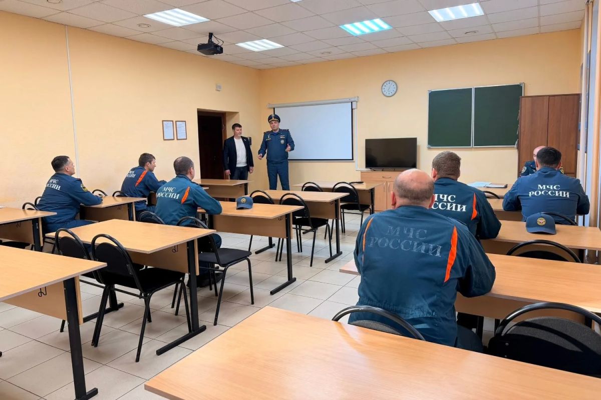 Руслан Мухаев передал сотрудникам МЧС бытовую технику Руслан Мухаев передал сотрудникам МЧС бытовую технику