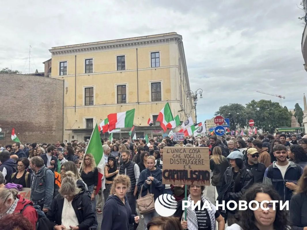 "Ни монеты, ни солдата для НАТО" "Ни монеты, ни солдата для НАТО"