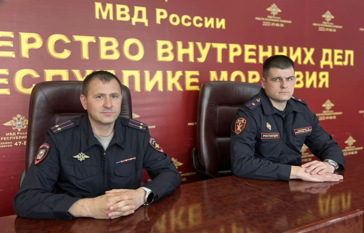 В Мордовии сотрудники полиции и представители росгвардии рассказали о возможности на возмесзной основе сдать незаконнохранящееся оружие и боеприпасы