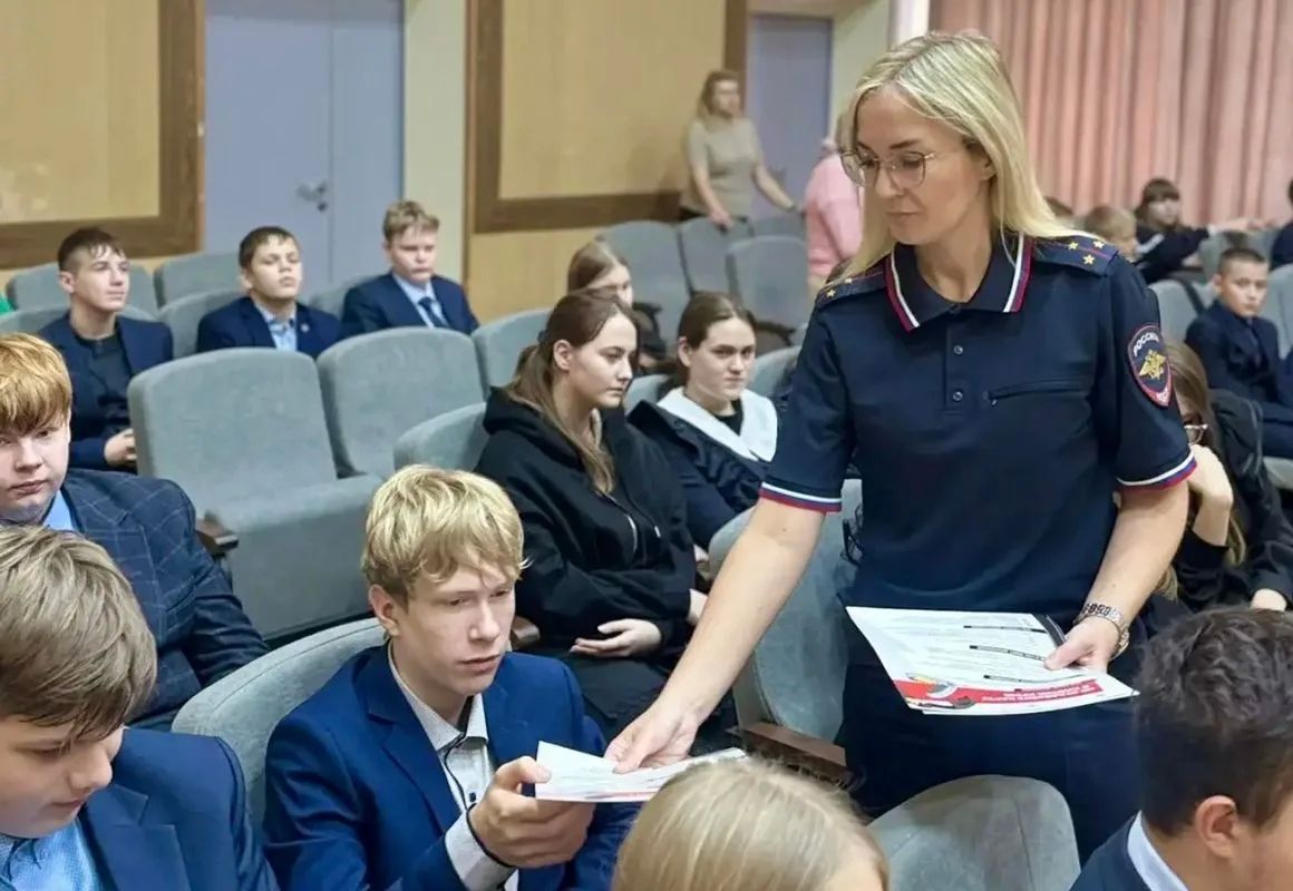 В Мордовии транспортные полицейские и общественники провели профилактические беседы с подростками и родителями