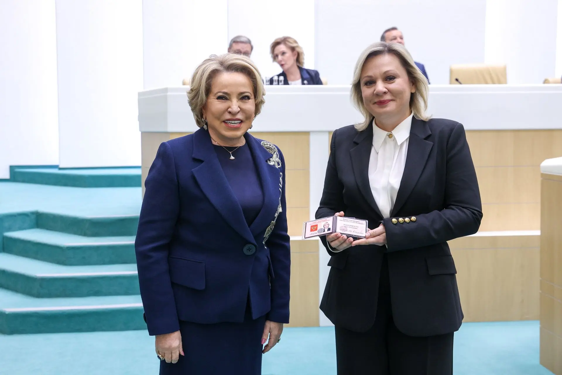 На заседании Совета Федерации представлены новые сенаторы