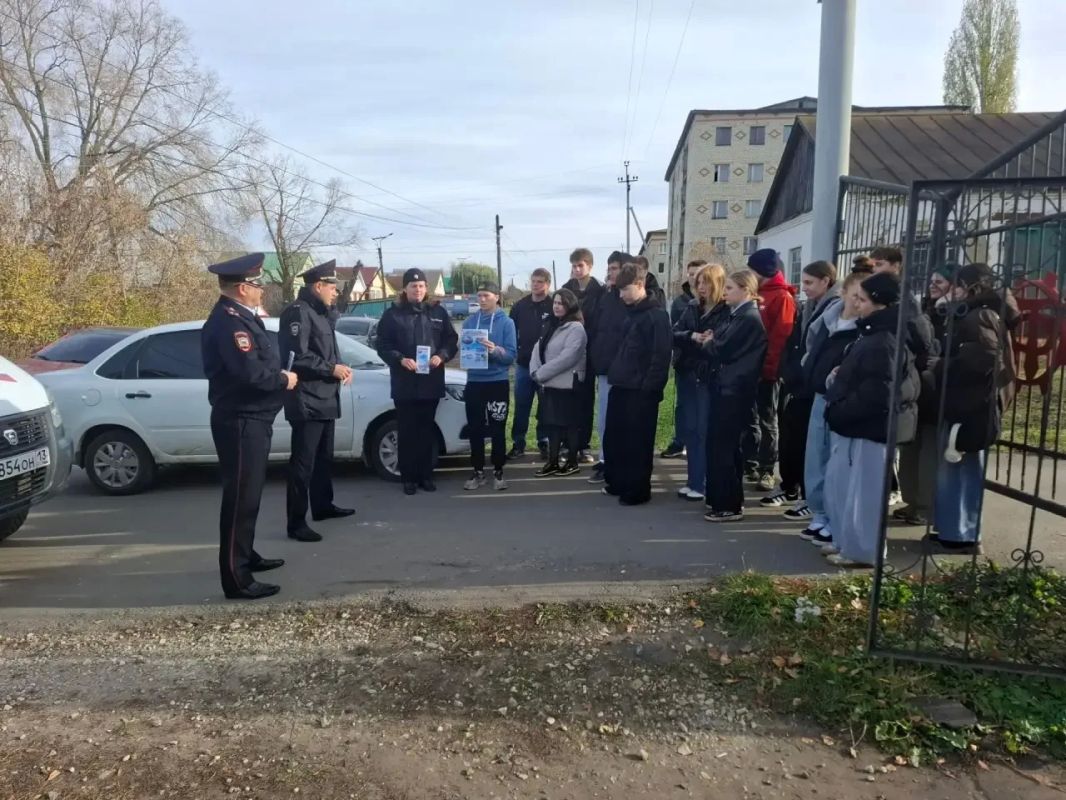 Сотрудники кадрового подразделения МВД по Республике Мордовия продолжают профилактическую работу с использованием передвижного рекрутингового центра Сотрудники кадрового подразделения МВД по Республике Мордовия продолжают профилактическую работу с использованием передвижного рекрутингового центра