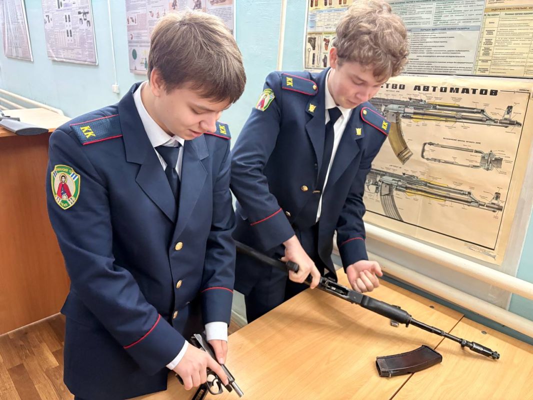 Сотрудники следственного управления организовали для кадет учебное занятие Сотрудники следственного управления организовали для кадет учебное занятие