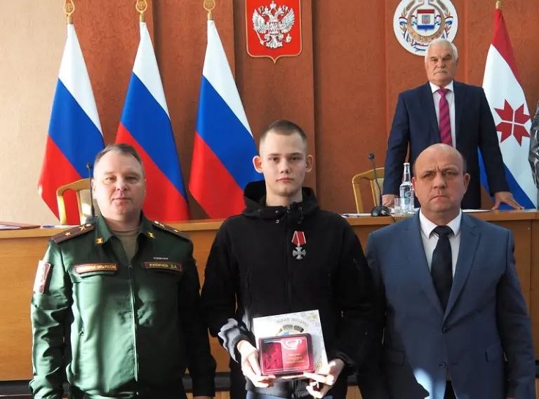 Сессия Совета депутатов Рузаевского района 29 октября началась с чествования героя-земляка Даниила Тидякина